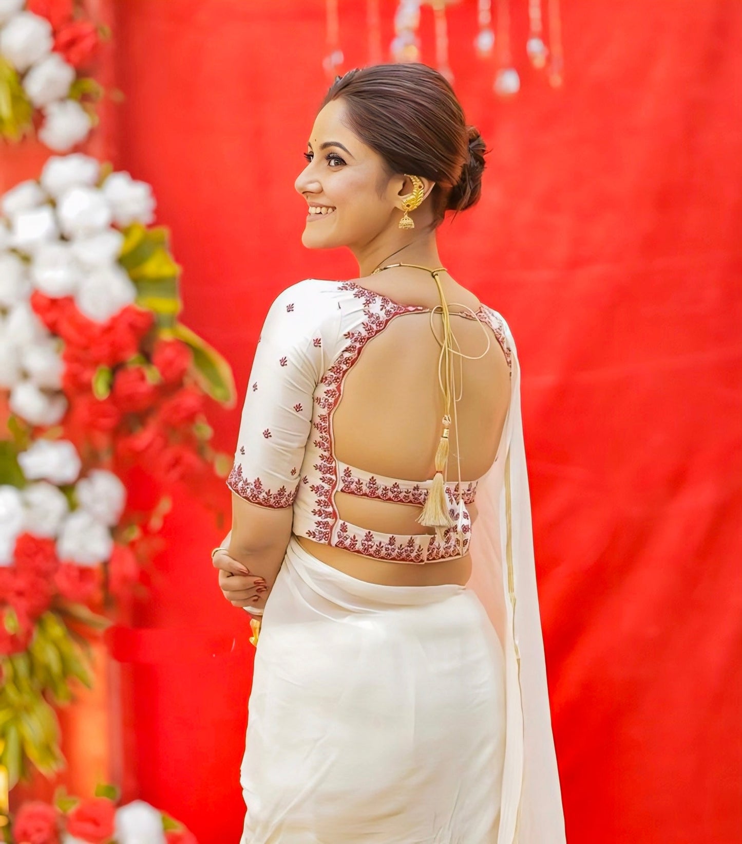 White saree blouse with deep back neck design, maroon embroidery and tie-up dori pattern – inspirational back blouse design by Rimzim Fashion.