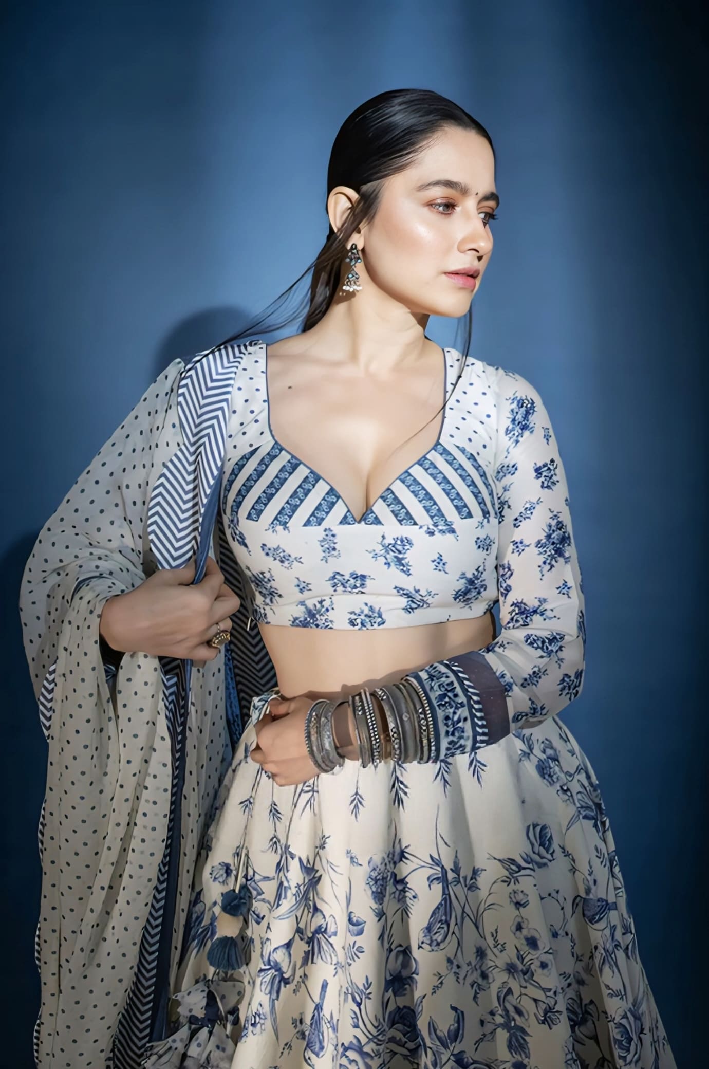 Sanjeeda Shaikh in Neeli Gauraiya Aarohi Lehenga Set – Blue & White Handwoven Chanderi Digital Print Designer Lehenga
