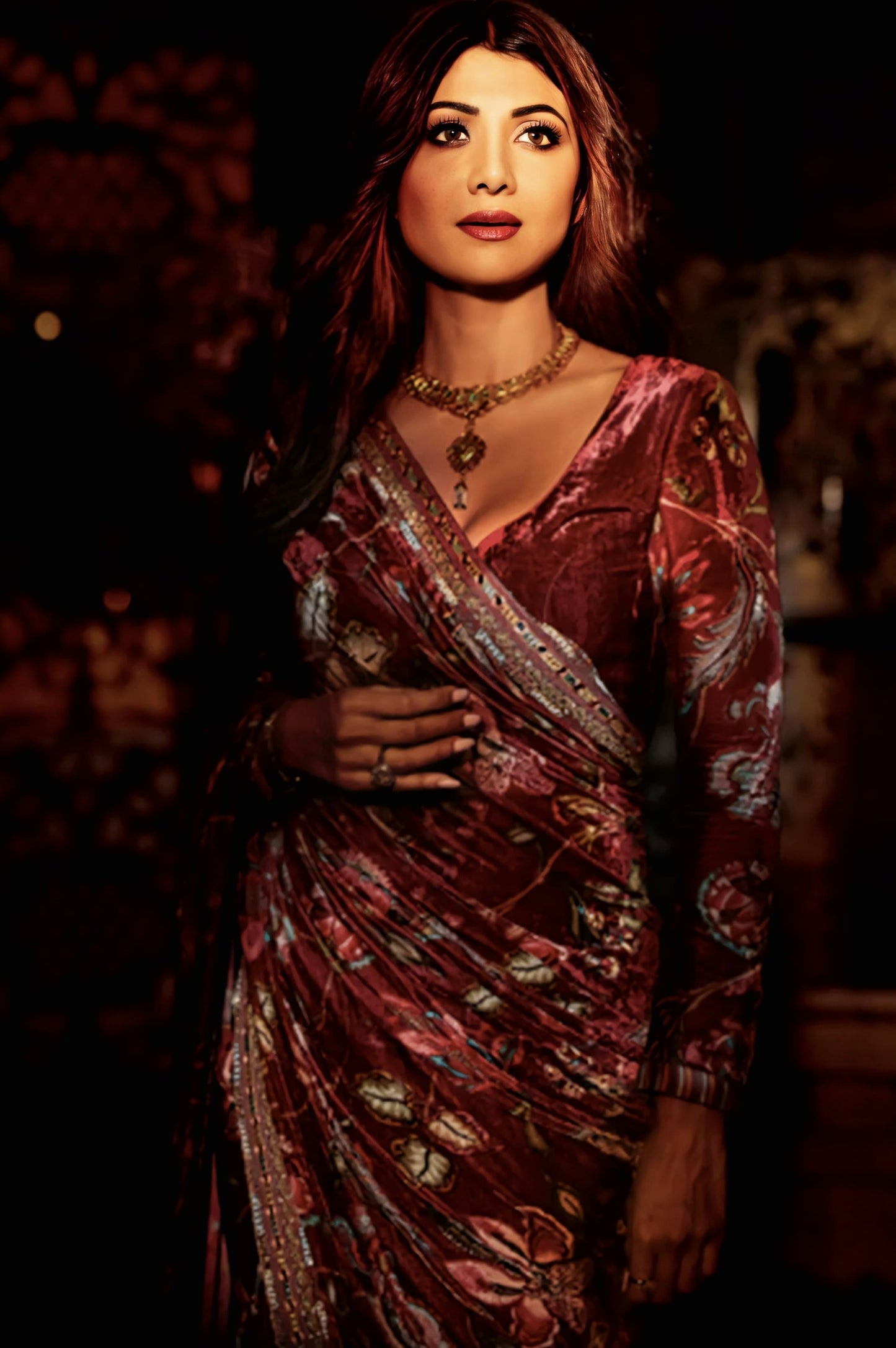 Shilpa Shetty Kundra in Gudhal Makhmal Pallu Sheesha Revathi Saree Set – Red Velvet Organza Embroidered Designer Saree