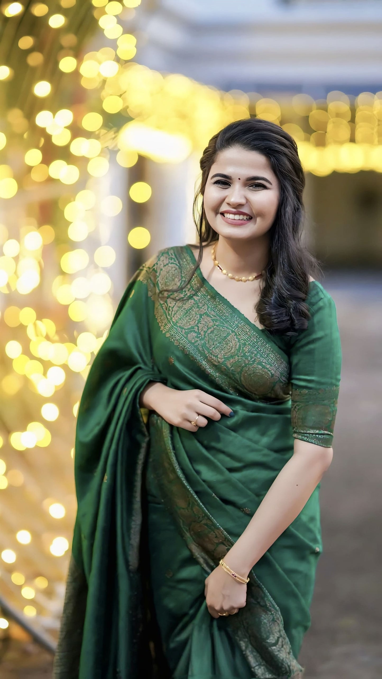 Green Soft Banarasi Silk Saree with Jacquard Weave & Matching Blouse Piece