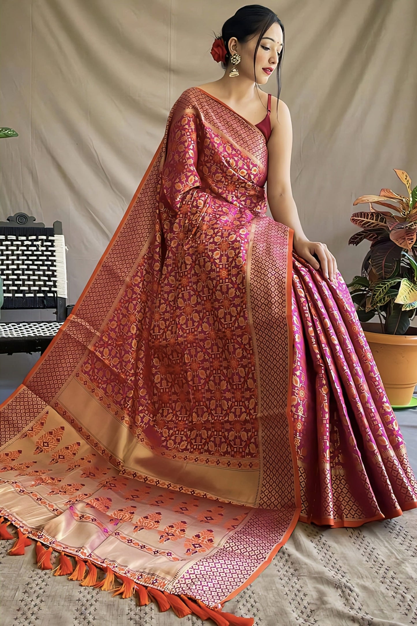 Dark Pink Patola Silk Saree with Thread Weaving & Matching Blouse Piece
