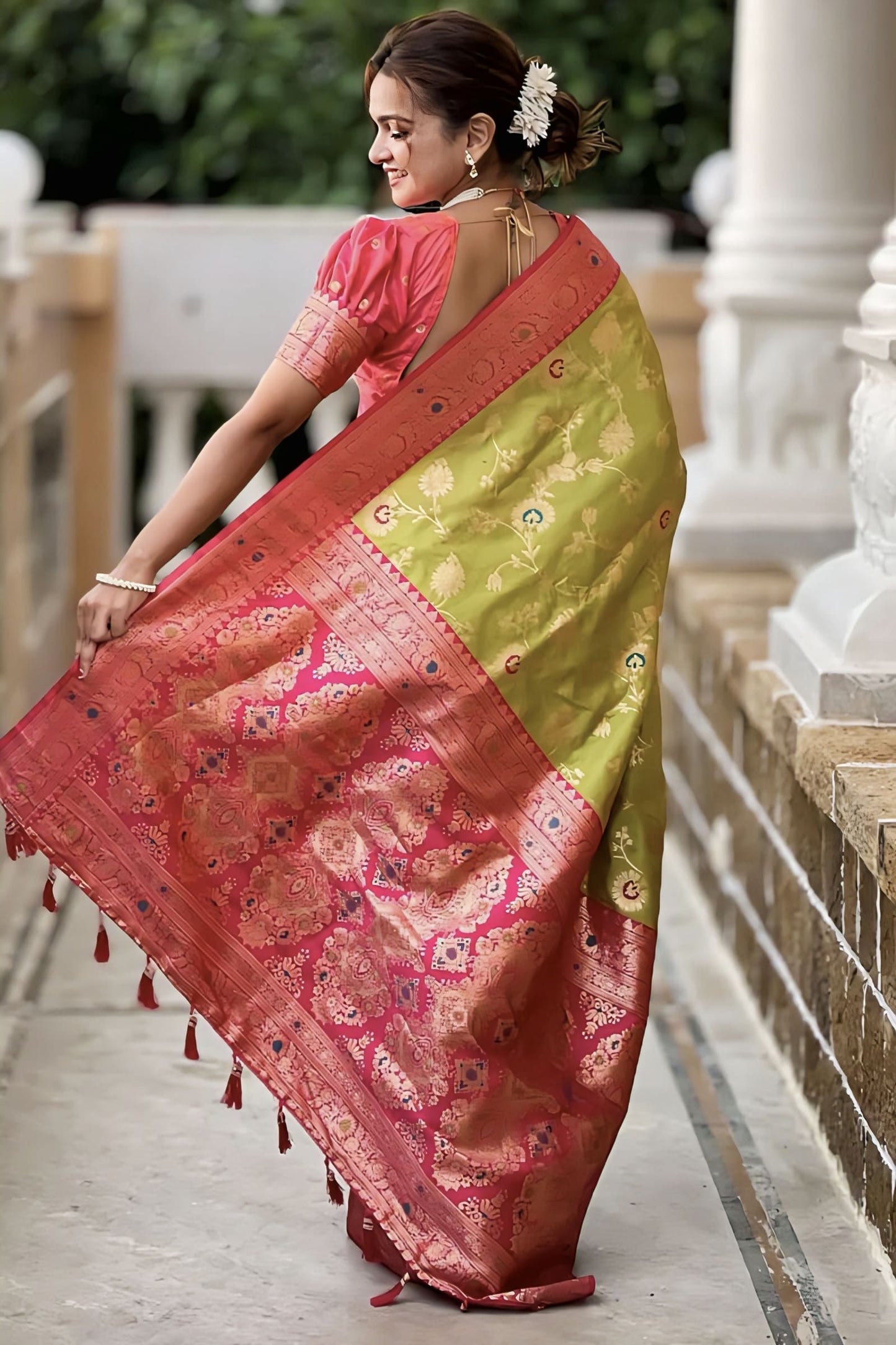 Mehendi Green Banarasi Silk Saree with Zari Weaving & Contrast Dark Pink Blouse Piece