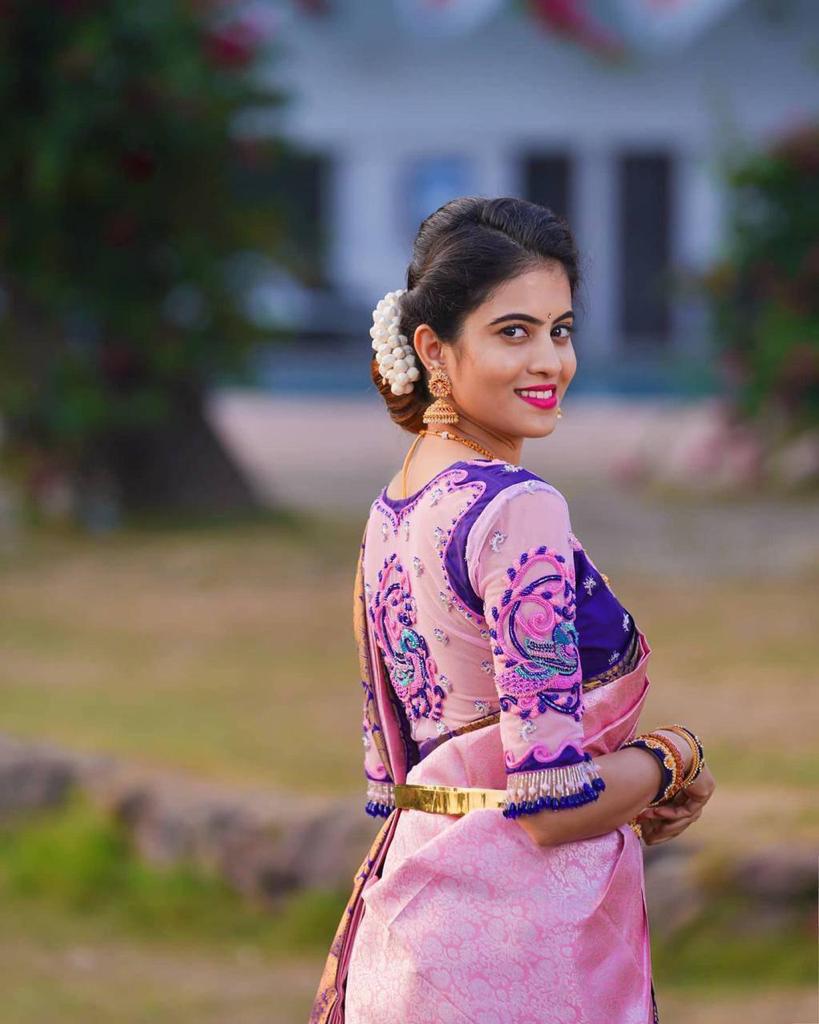 Traditional Lichi Silk Banarasi Designer Saree with Contrast Border