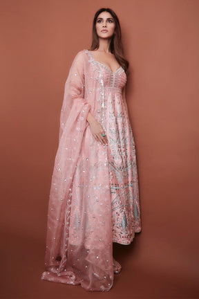 Vaani Kapoor in Blush-Hued Ghania Silk Kurta