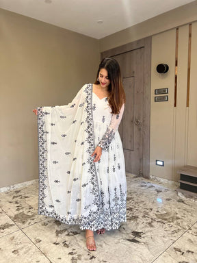 White Colored Real Heavy Embroidery Work Pakistani Suit Set SI 341