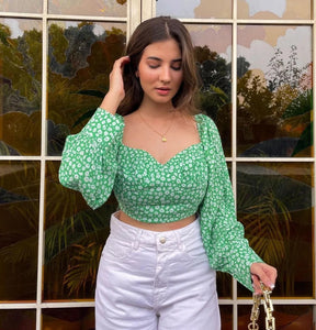 Elegant Green Floral Dingo Sleeve Top – Fresh Design & Chic Detail