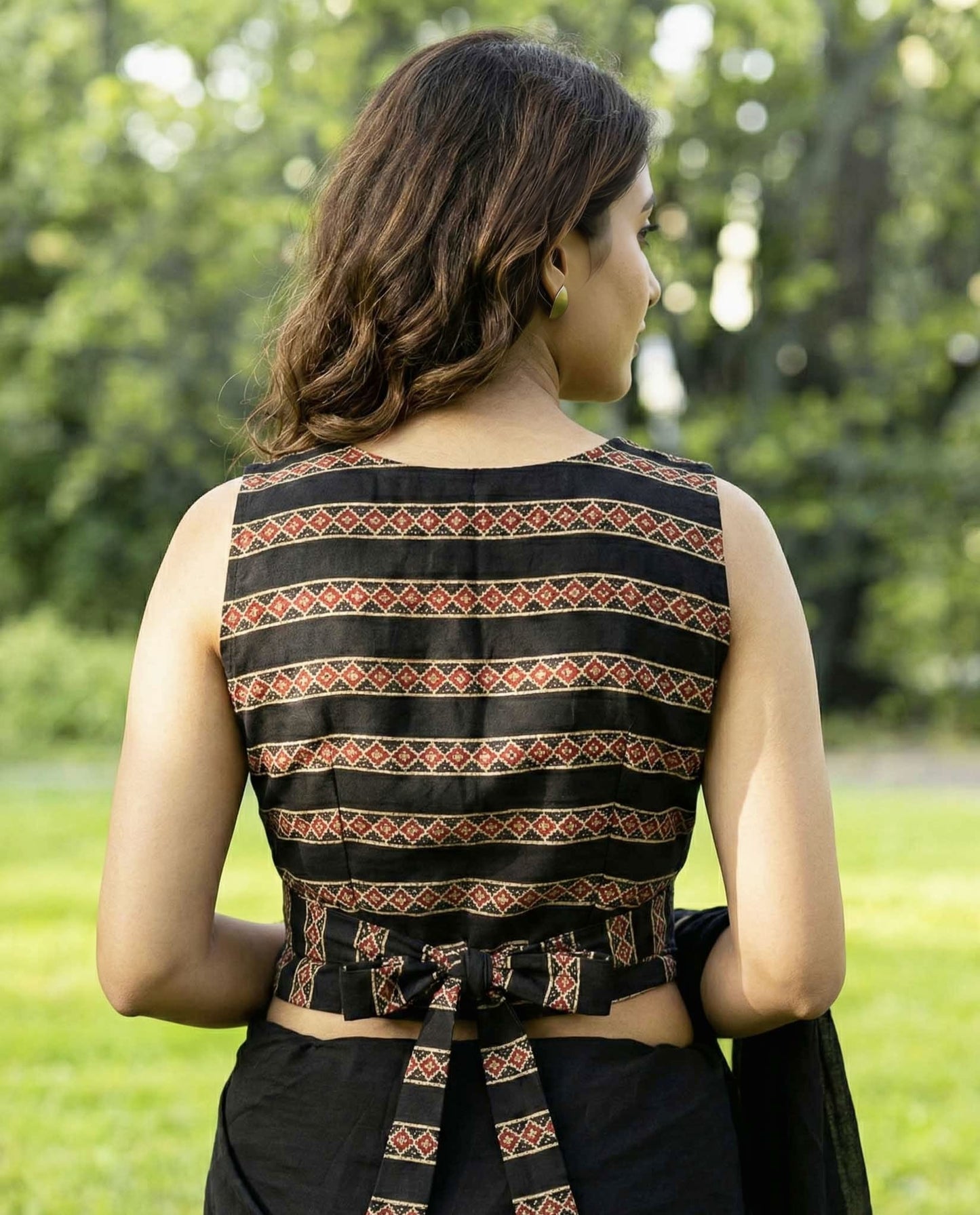 Black Printed Fancy Blouse Design with Front Buttons – Sleeveless V-Neck Saree Blouse