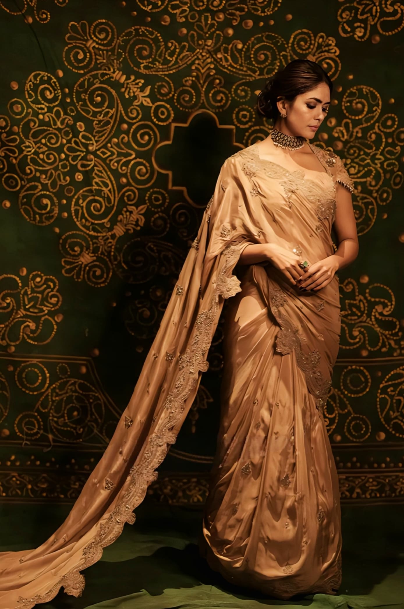 Mrunal Thakur in Kasoori Dilruba Saree Set – Beige & Golden Hand Embroidered Designer Saree with Organza Cape