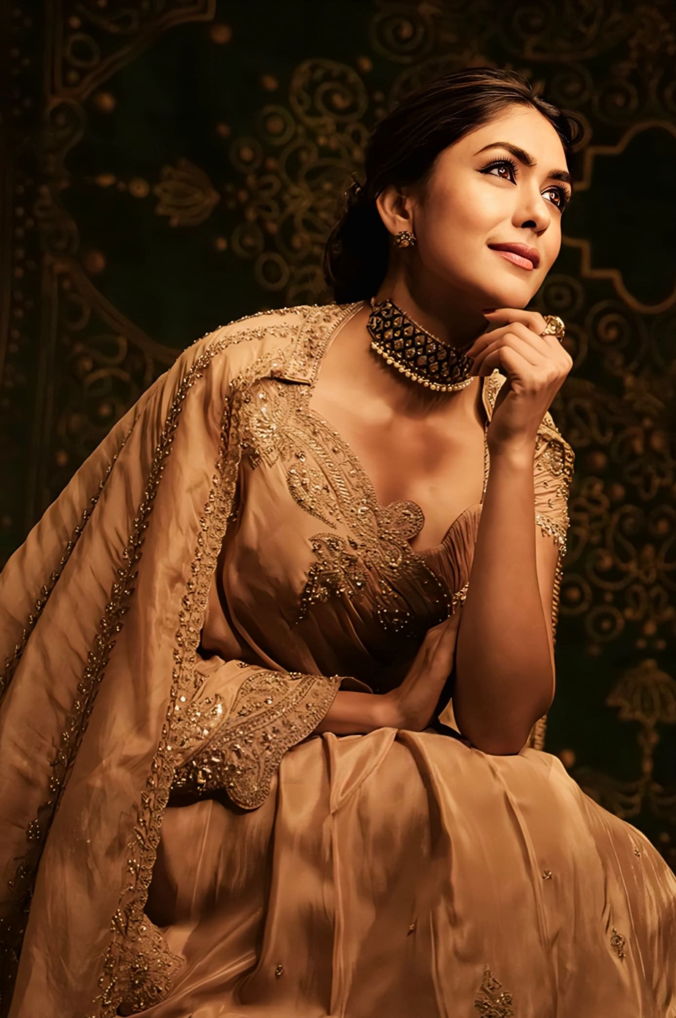 Mrunal Thakur in Kasoori Dilruba Saree Set – Beige & Golden Hand Embroidered Designer Saree with Organza Cape