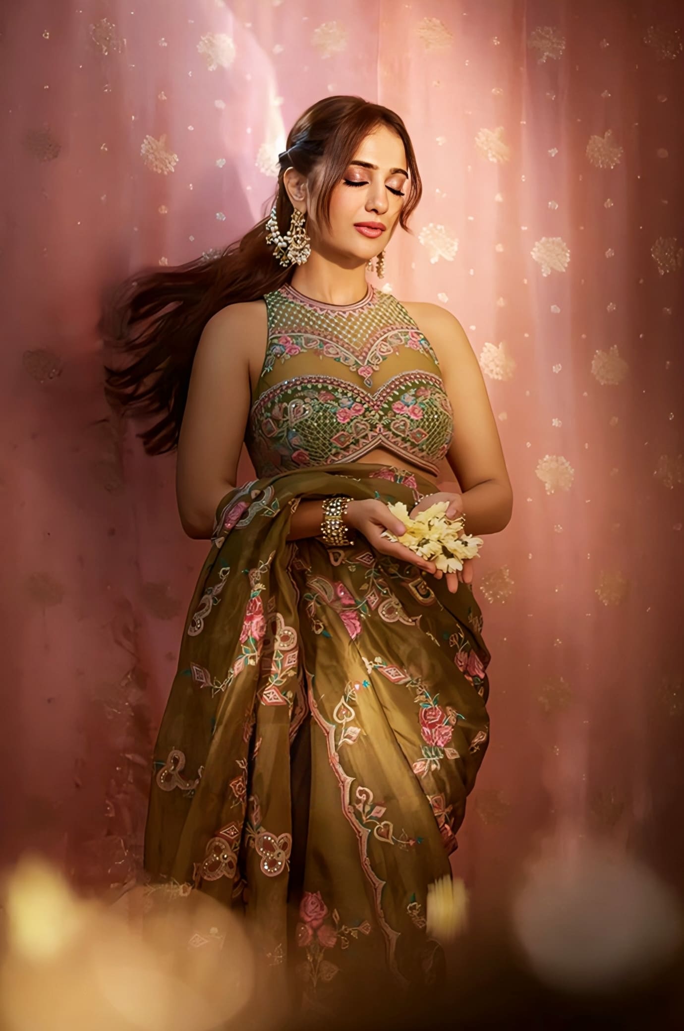 Kusha Kapila in Dil Saaz Safiyya Saree Set – Green Organza Embroidered Designer Saree with Butterfly Net Blouse