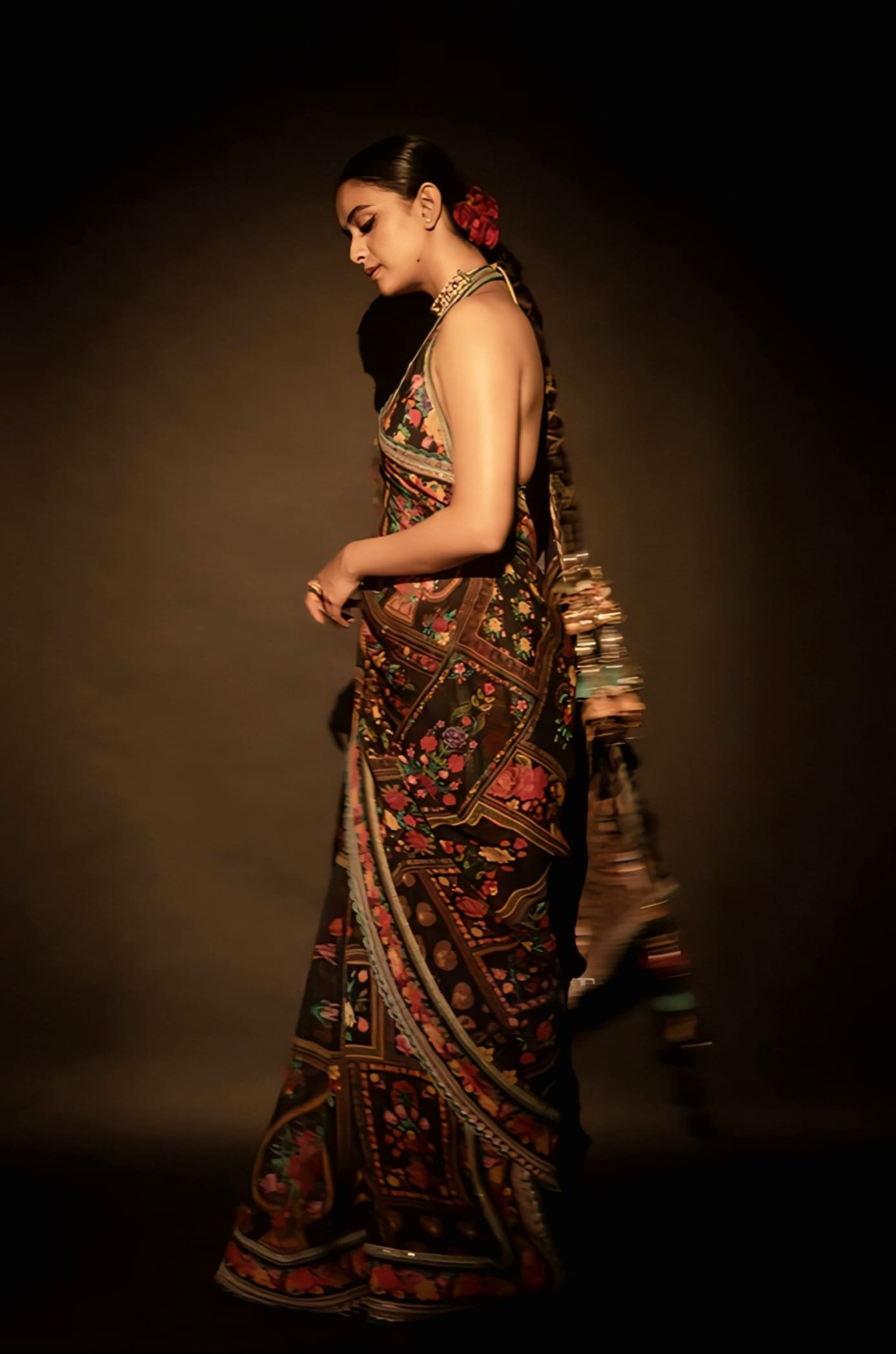 Keerthy Suresh in Dil Shaad Cyra Saree Set – Black Muslin Silk Digital Print & Embroidered Designer Saree