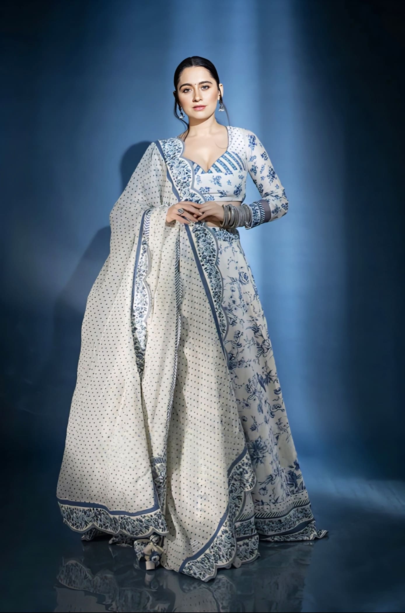 Sanjeeda Shaikh in Neeli Gauraiya Aarohi Lehenga Set – Blue & White Handwoven Chanderi Digital Print Designer Lehenga