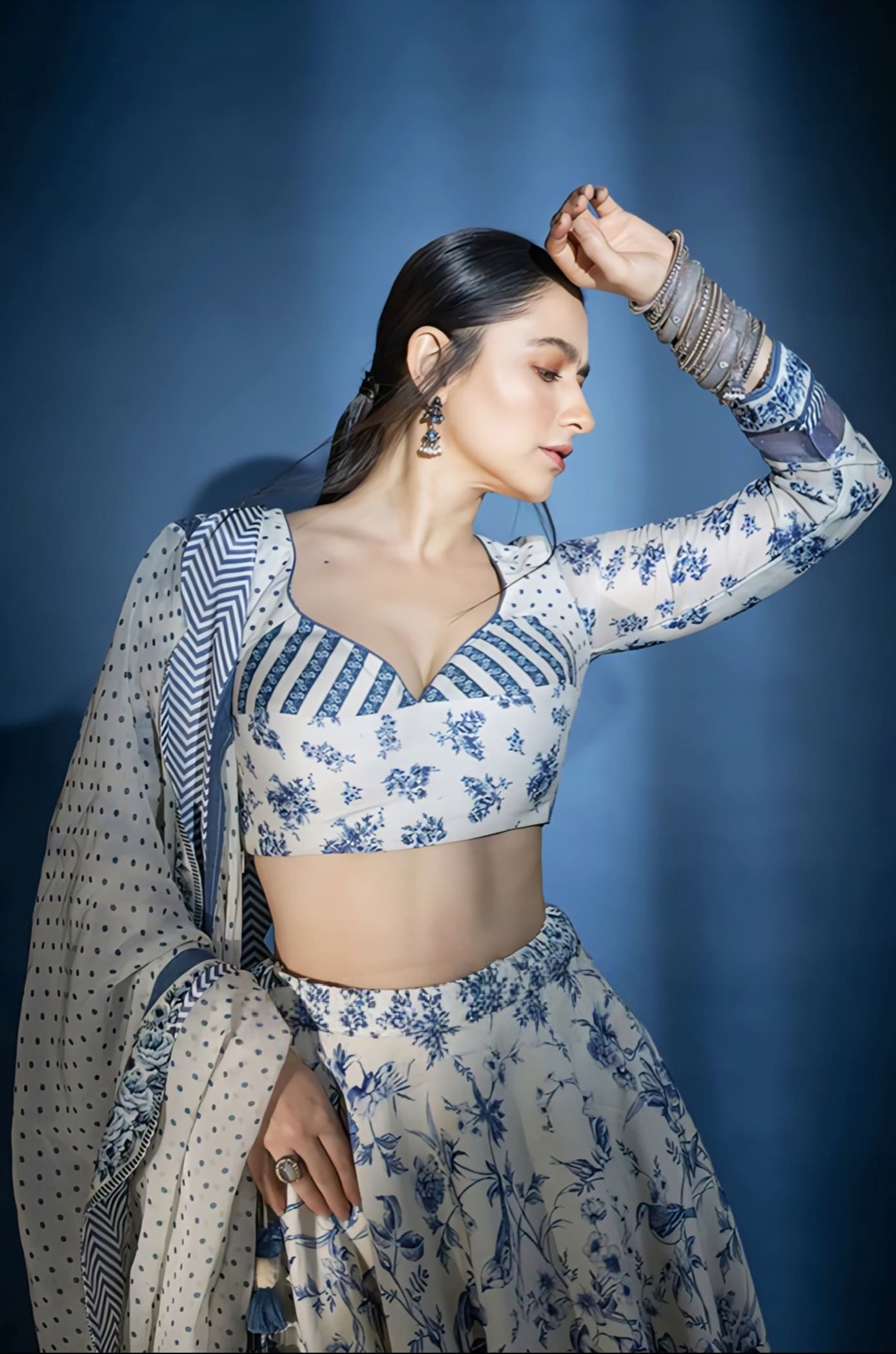 Sanjeeda Shaikh in Neeli Gauraiya Aarohi Lehenga Set – Blue & White Handwoven Chanderi Digital Print Designer Lehenga