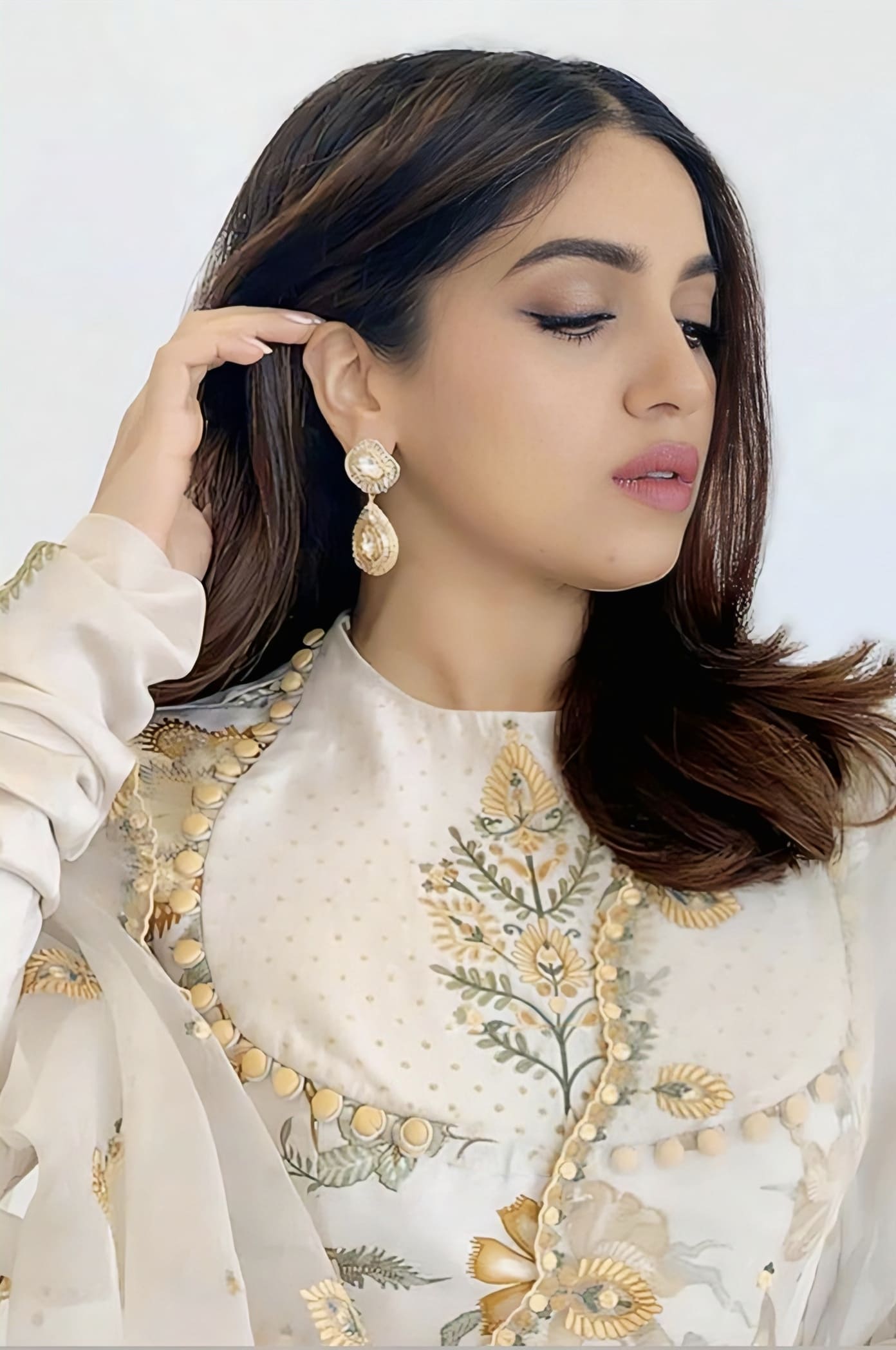 Bhumi Pednekar in Sarson Cheent Aari Waraq Lehenga Choli Set – Yellow Handwoven Chanderi Aari Embroidered Designer Lehenga