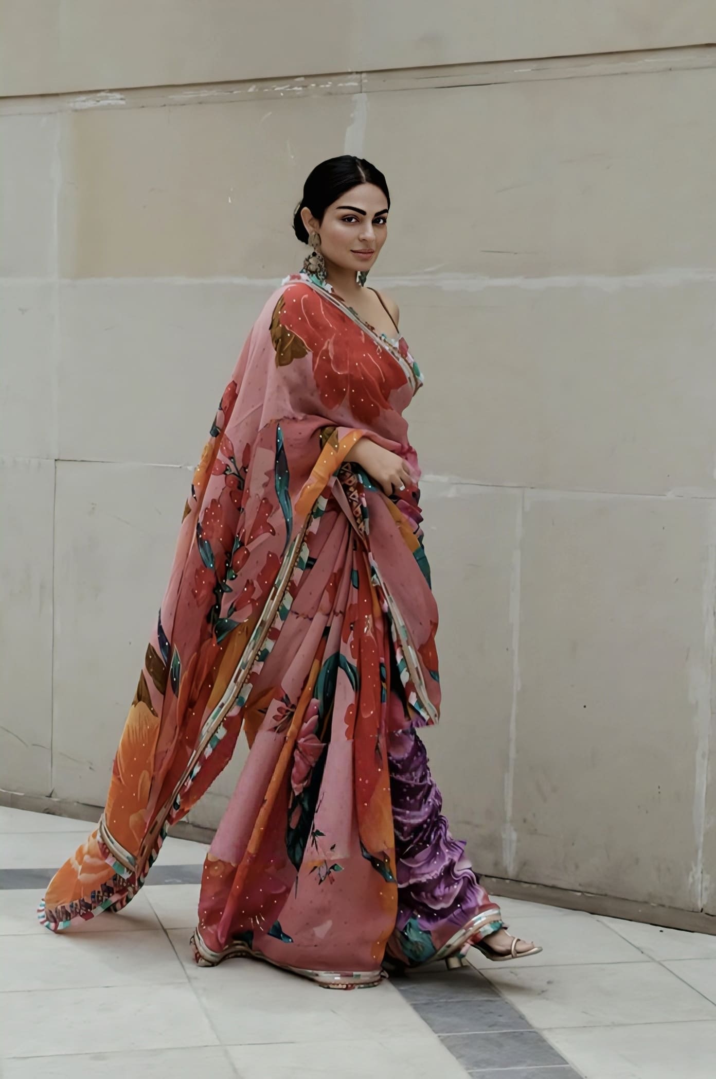 Neeru Bajwa in Dil Rang Nalini Saree Set – Pink & Multicolour Organza Digital Print & Embroidered Designer Saree
