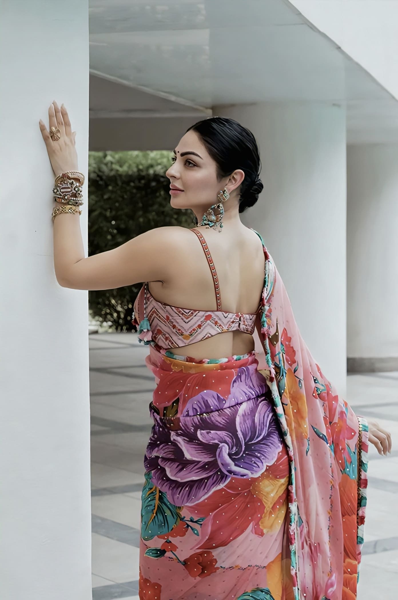 Neeru Bajwa in Dil Rang Nalini Saree Set – Pink & Multicolour Organza Digital Print & Embroidered Designer Saree