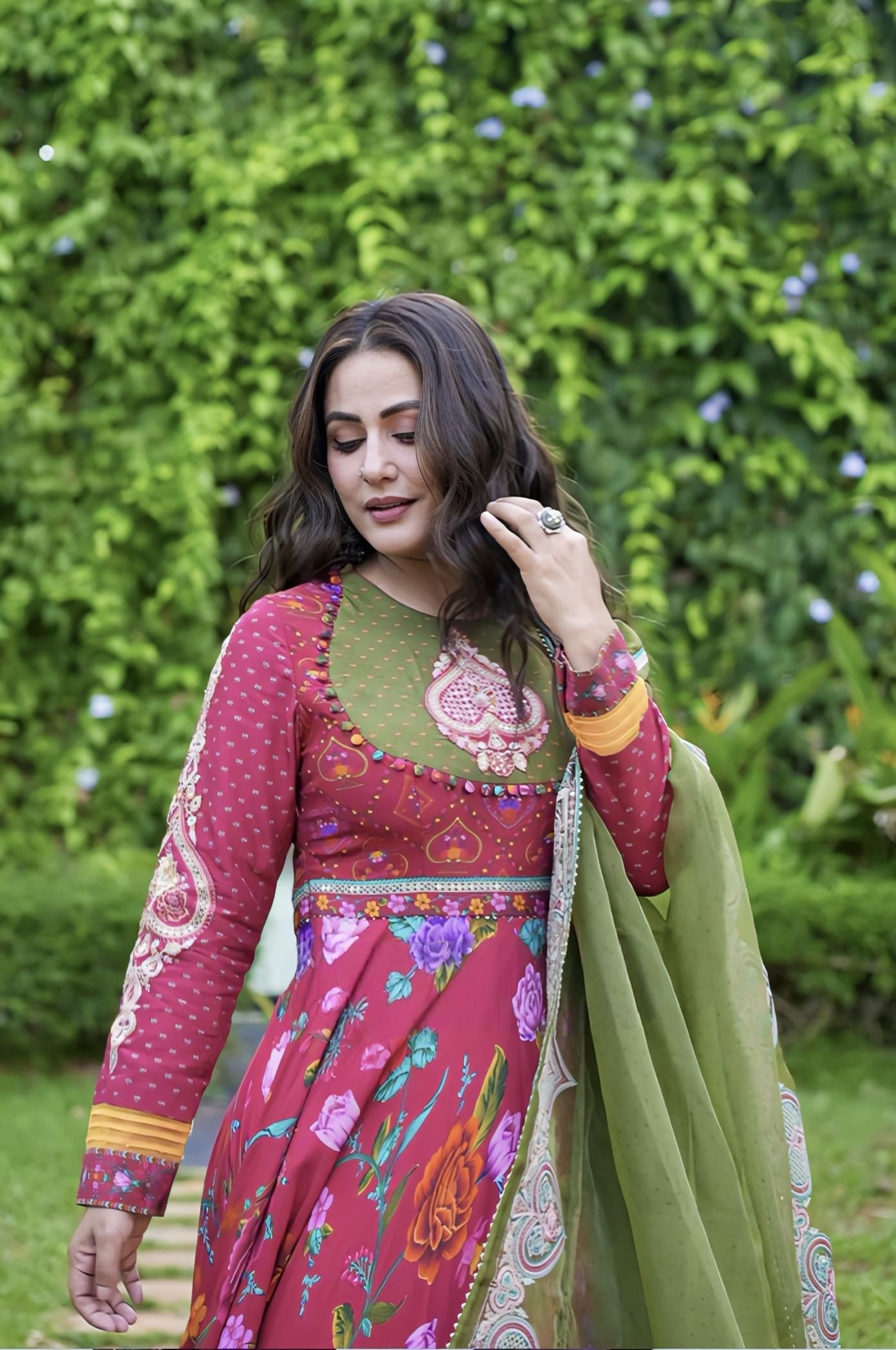 Hina Khan in Dil Surkh Nimat Anarkali Set – Red Jain Silk Digital Print Designer Anarkali