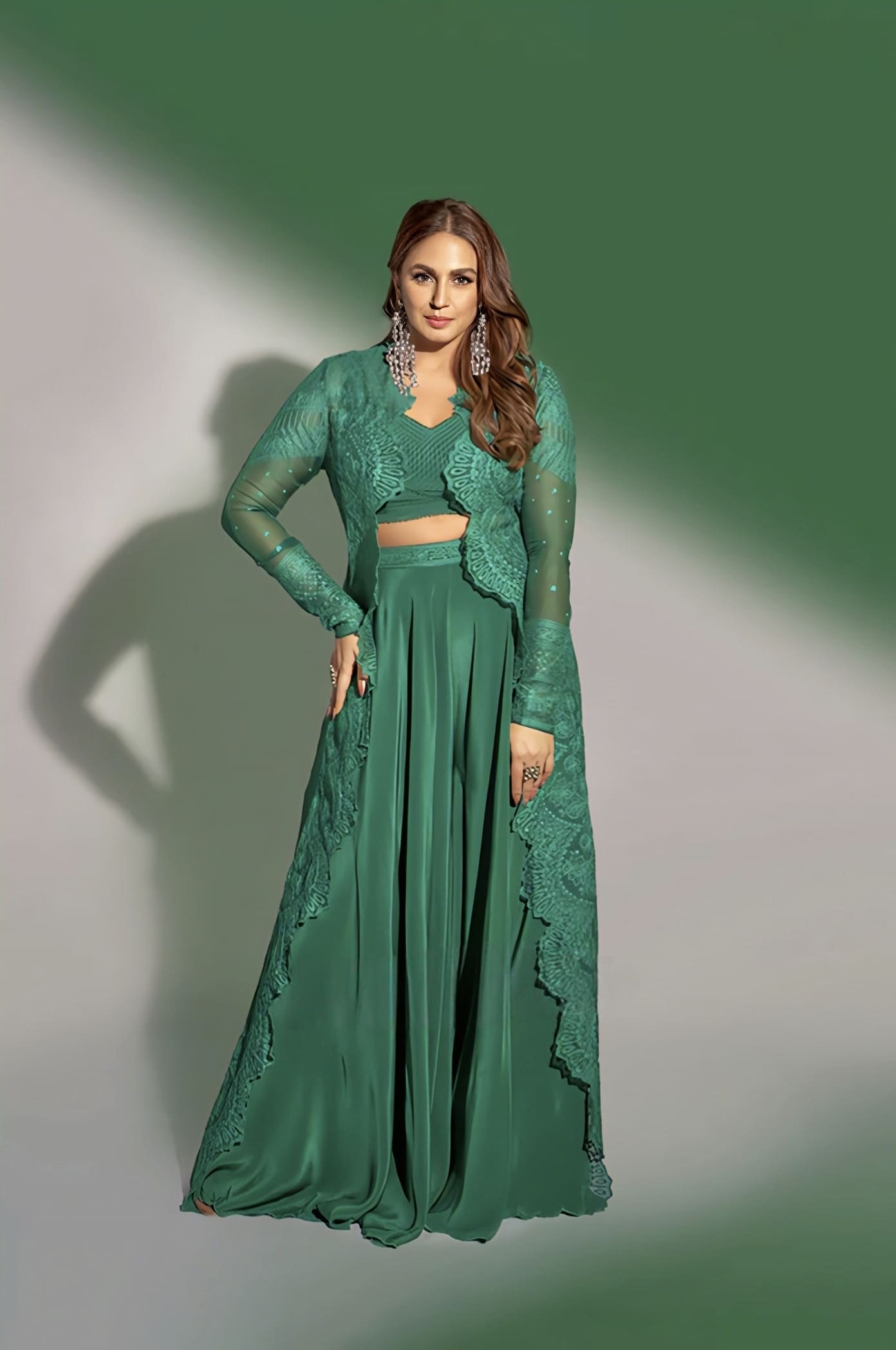 Huma Qureshi in Sabz Daavya Cape Set – Green Silk Organza Aari Embroidered Designer Indo-Western Set