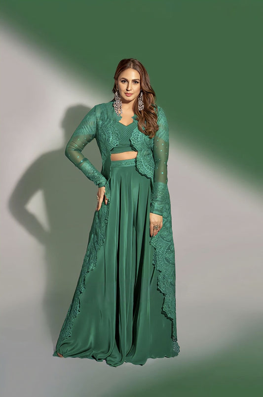 Huma Qureshi in Sabz Daavya Cape Set – Green Silk Organza Aari Embroidered Designer Indo-Western Set