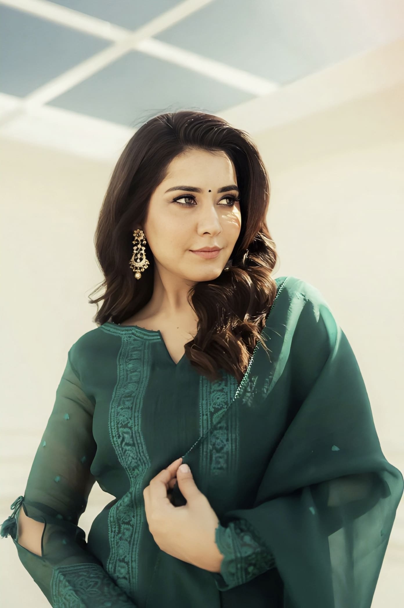 Raashi Khanna in Sabz Abhra Kurta Set – Green Silk Organza Aari Embroidered Designer Kurta Set