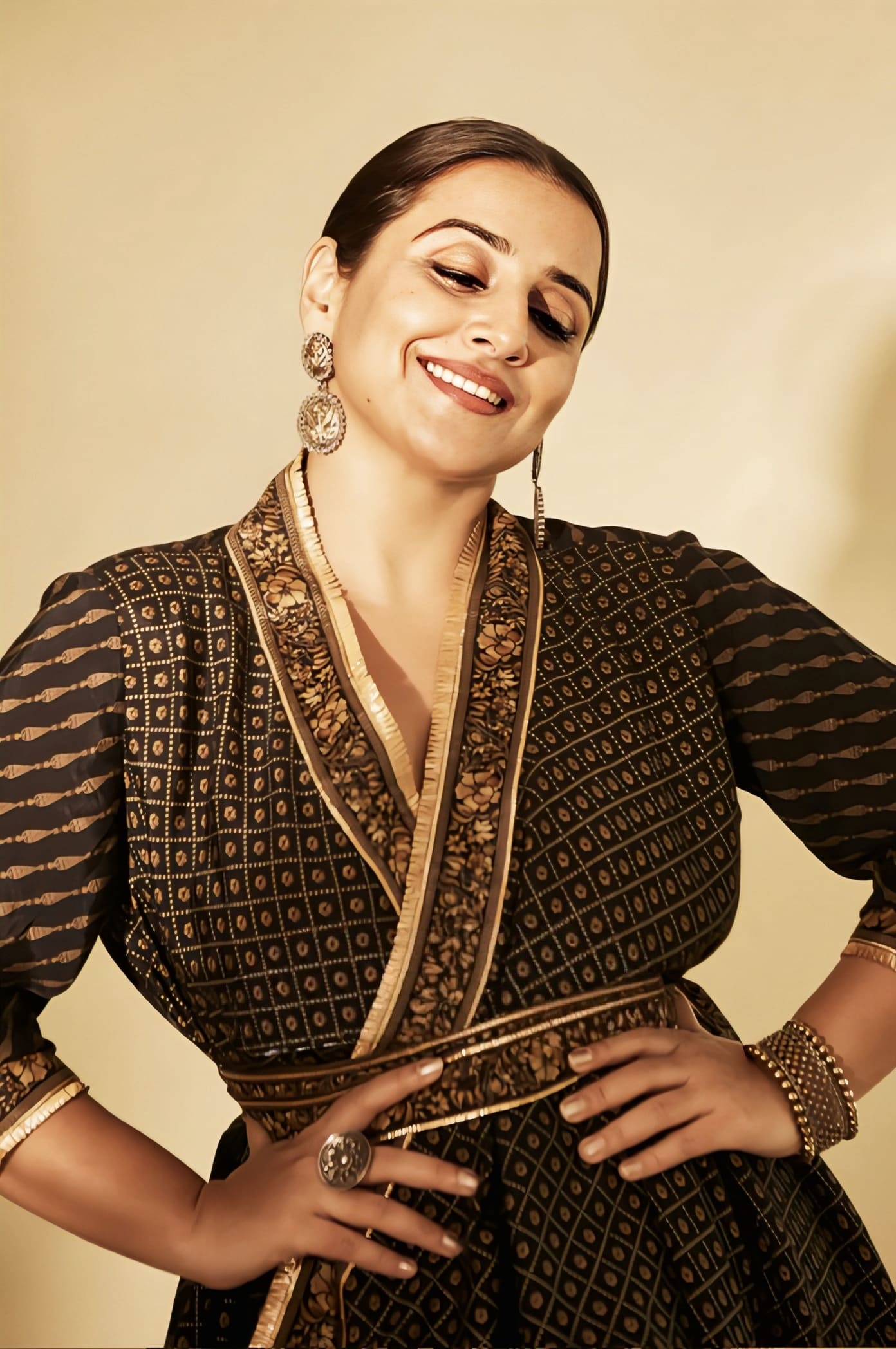Vidya Balan in Gulghast Afsoon Lehenga Set – Black Slub Silk Bhagalpuri Digital Print Designer Lehenga