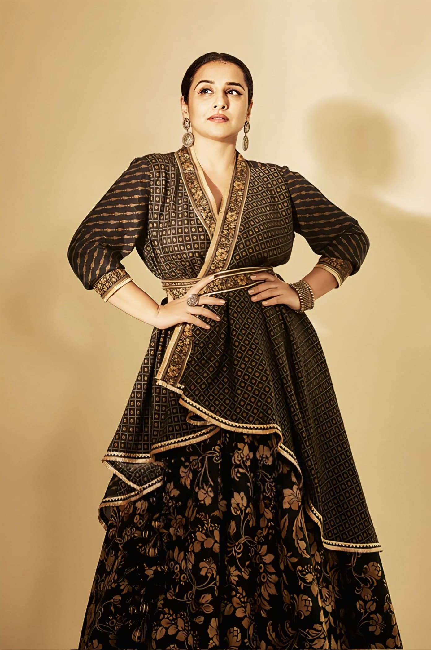Vidya Balan in Gulghast Afsoon Lehenga Set – Black Slub Silk Bhagalpuri Digital Print Designer Lehenga