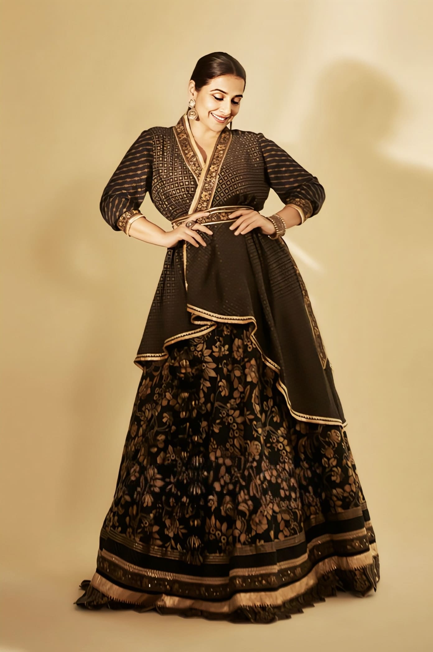 Vidya Balan in Gulghast Afsoon Lehenga Set – Black Slub Silk Bhagalpuri Digital Print Designer Lehenga