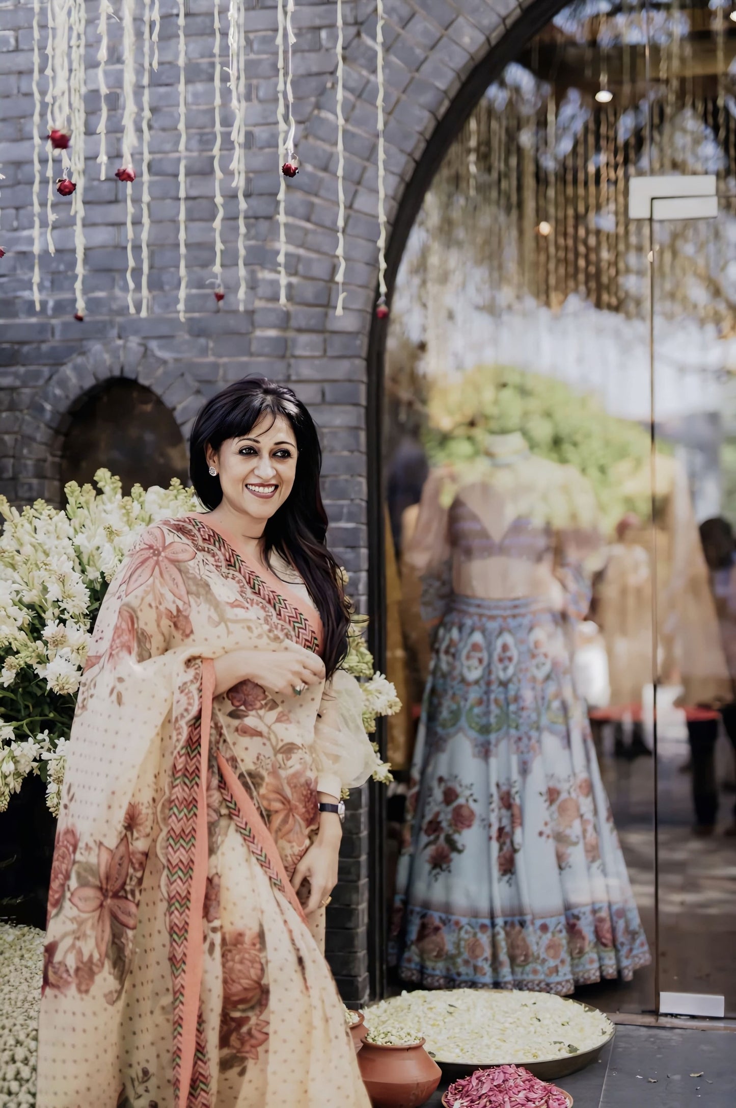 Nisha Narayanan in Kasturi Leila Taahira Saree Set – Beige Silk Organza Digital Print Designer Saree