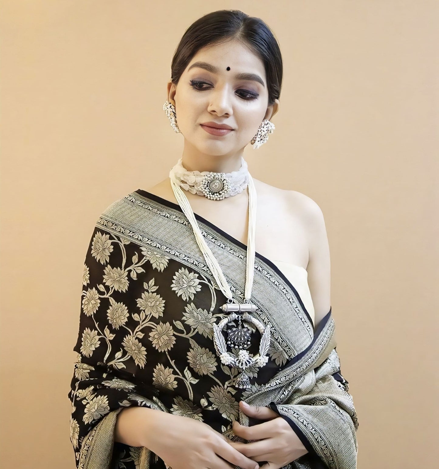 Mesmeric Black Soft Silk Banarasi Saree with Jacquard Weave & Blouse Piece
