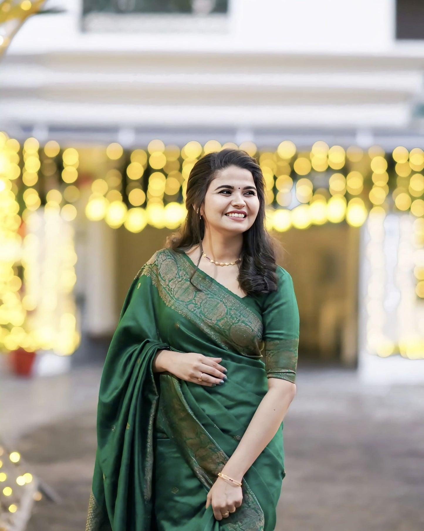 Green Soft Banarasi Silk Saree with Jacquard Weave & Matching Blouse Piece