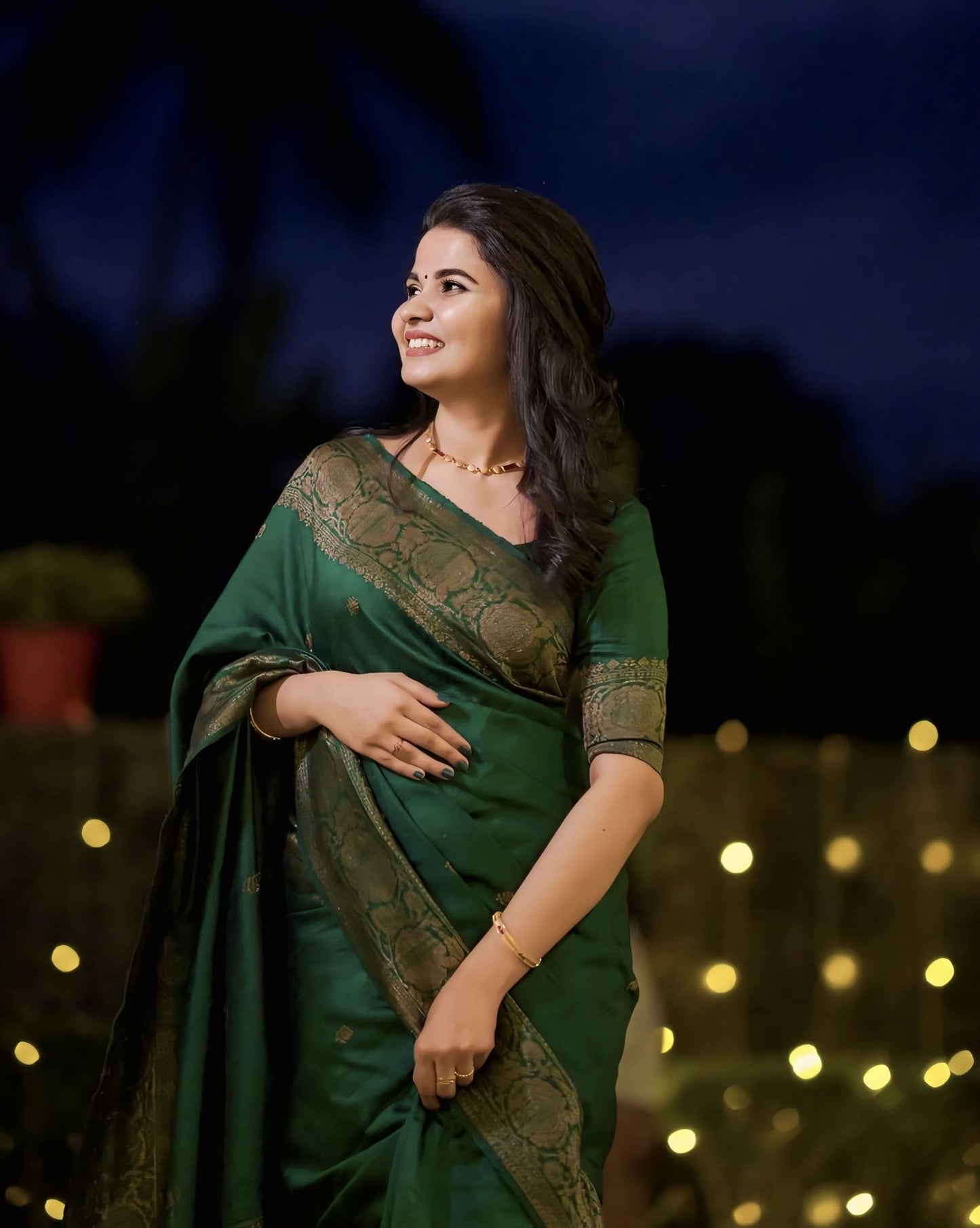 Green Soft Banarasi Silk Saree with Jacquard Weave & Matching Blouse Piece