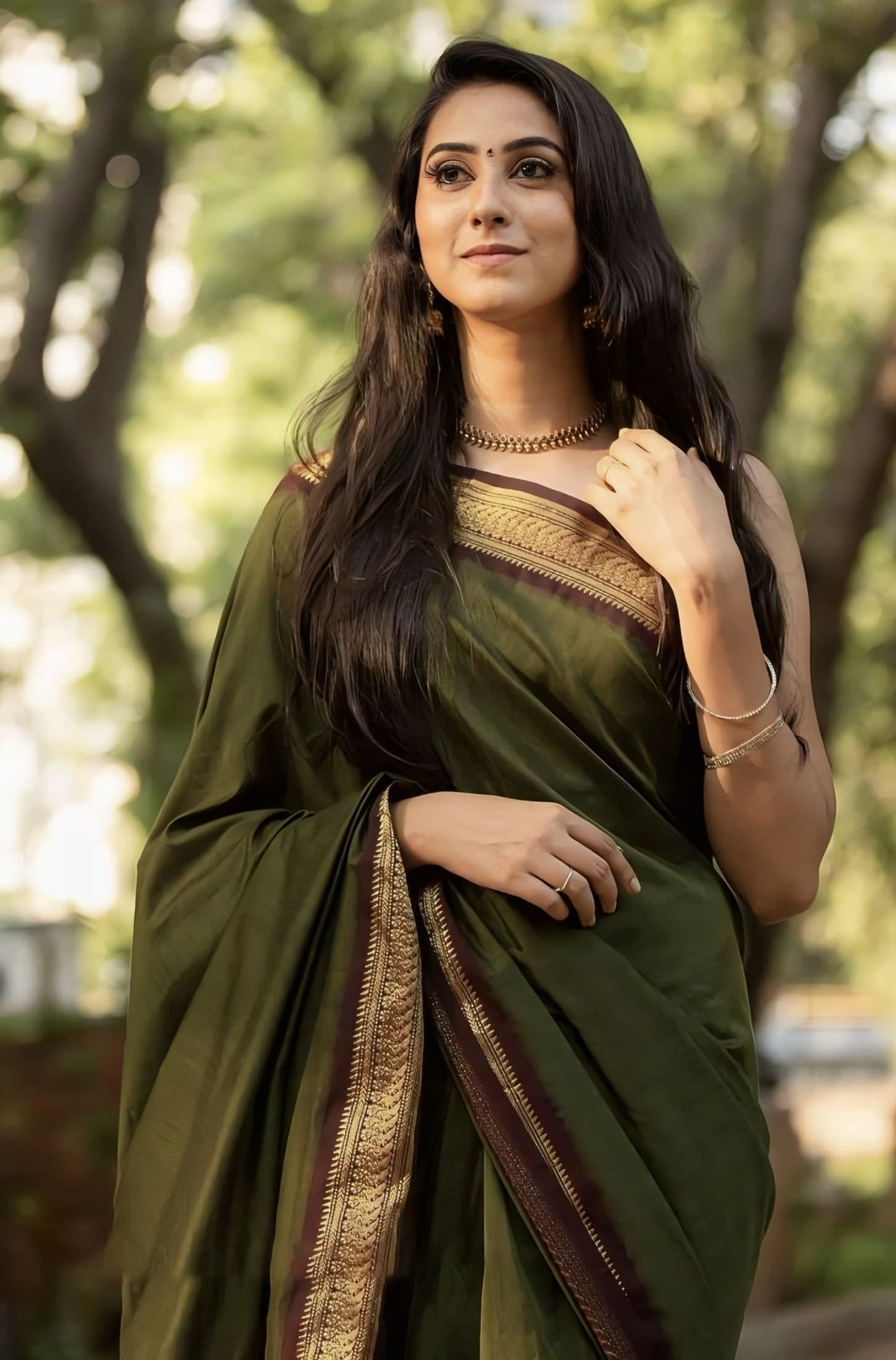 Green Soft Banarasi Silk Saree with Jacquard Weave & Contrast Maroon Blouse Piece