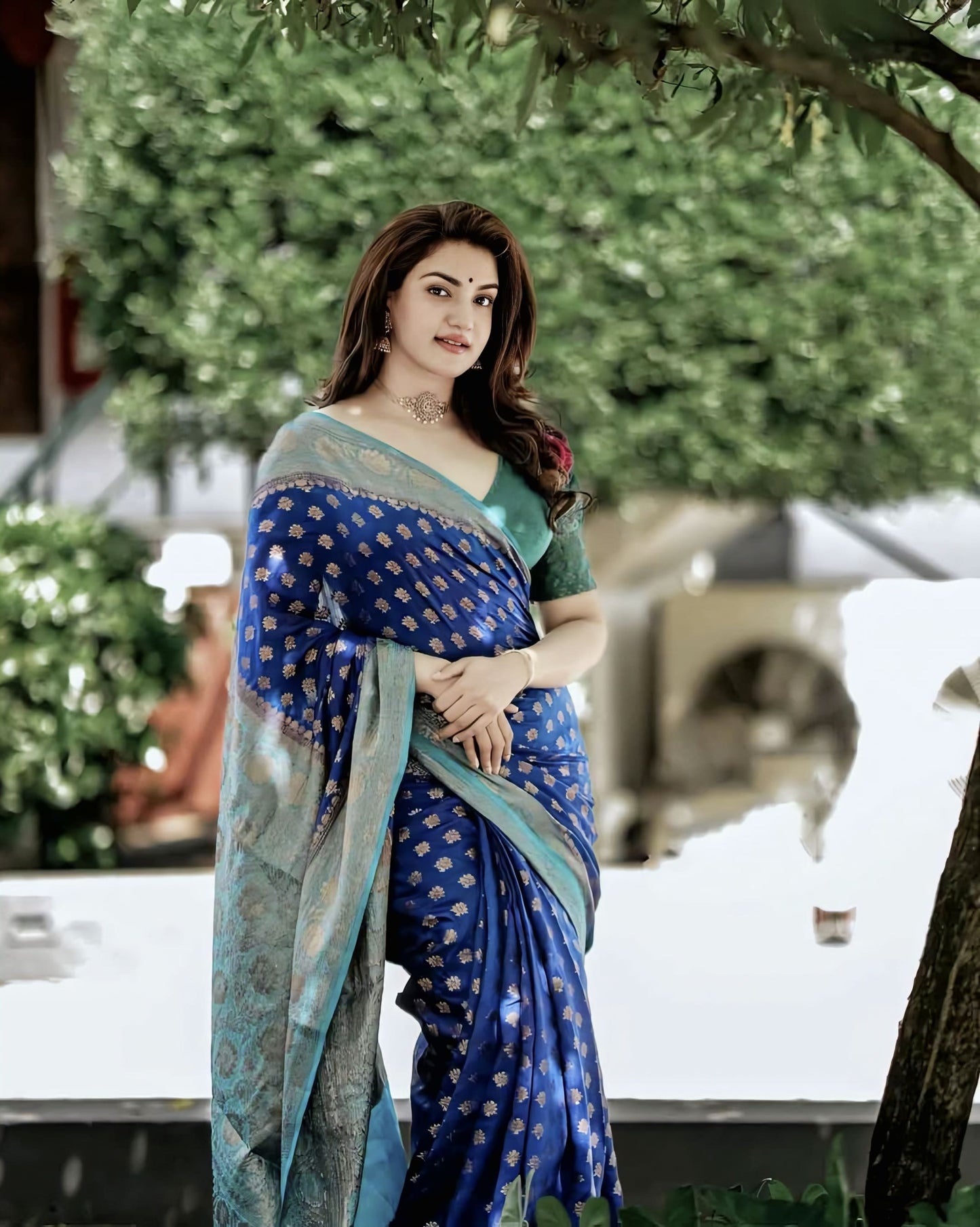 Blue Soft Banarasi Silk Saree with Jacquard Weave & Contrast Rama Green Blouse Piece