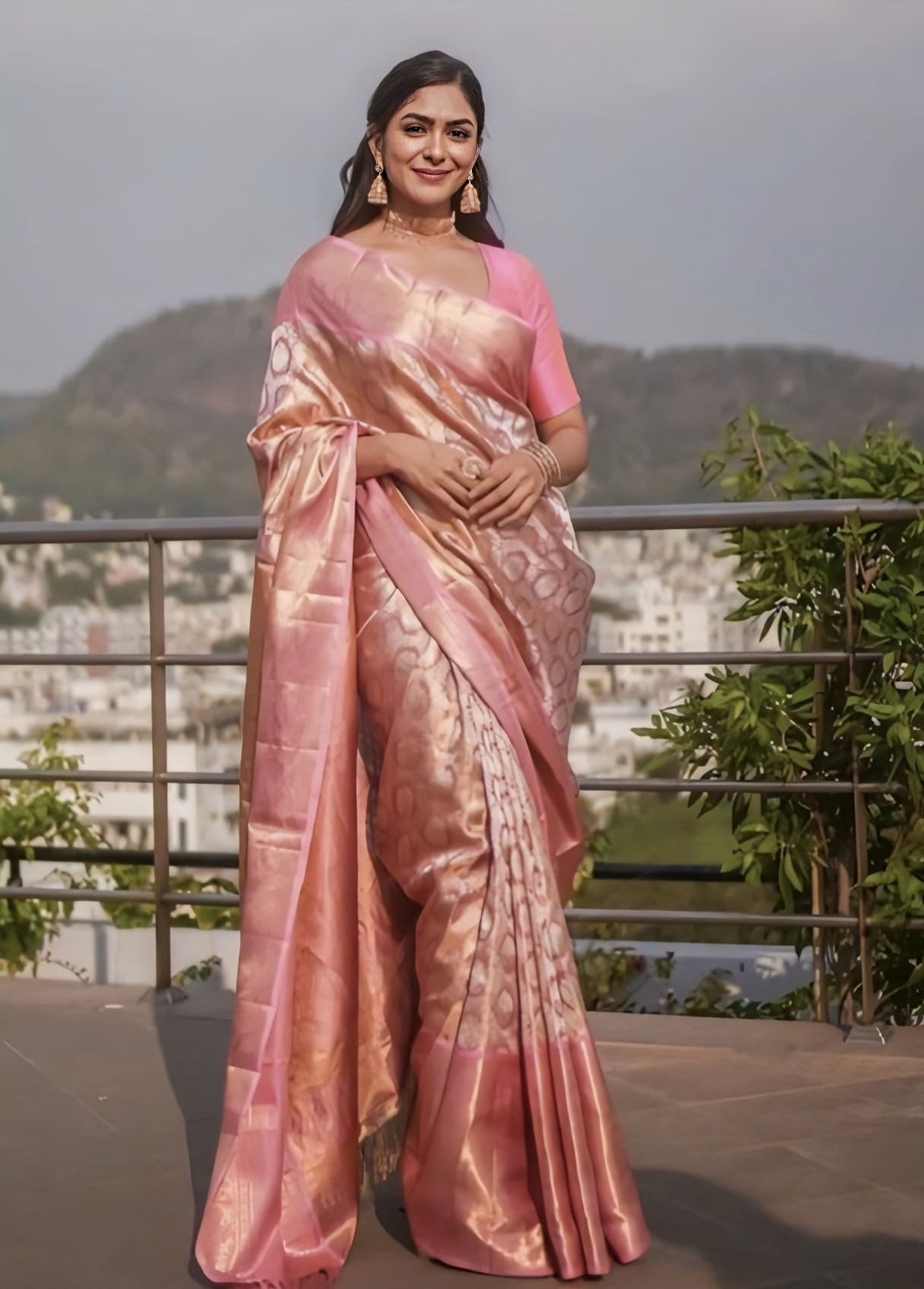 Pink Soft Banarasi Silk Saree with Jacquard Weave & Matching Blouse Piece
