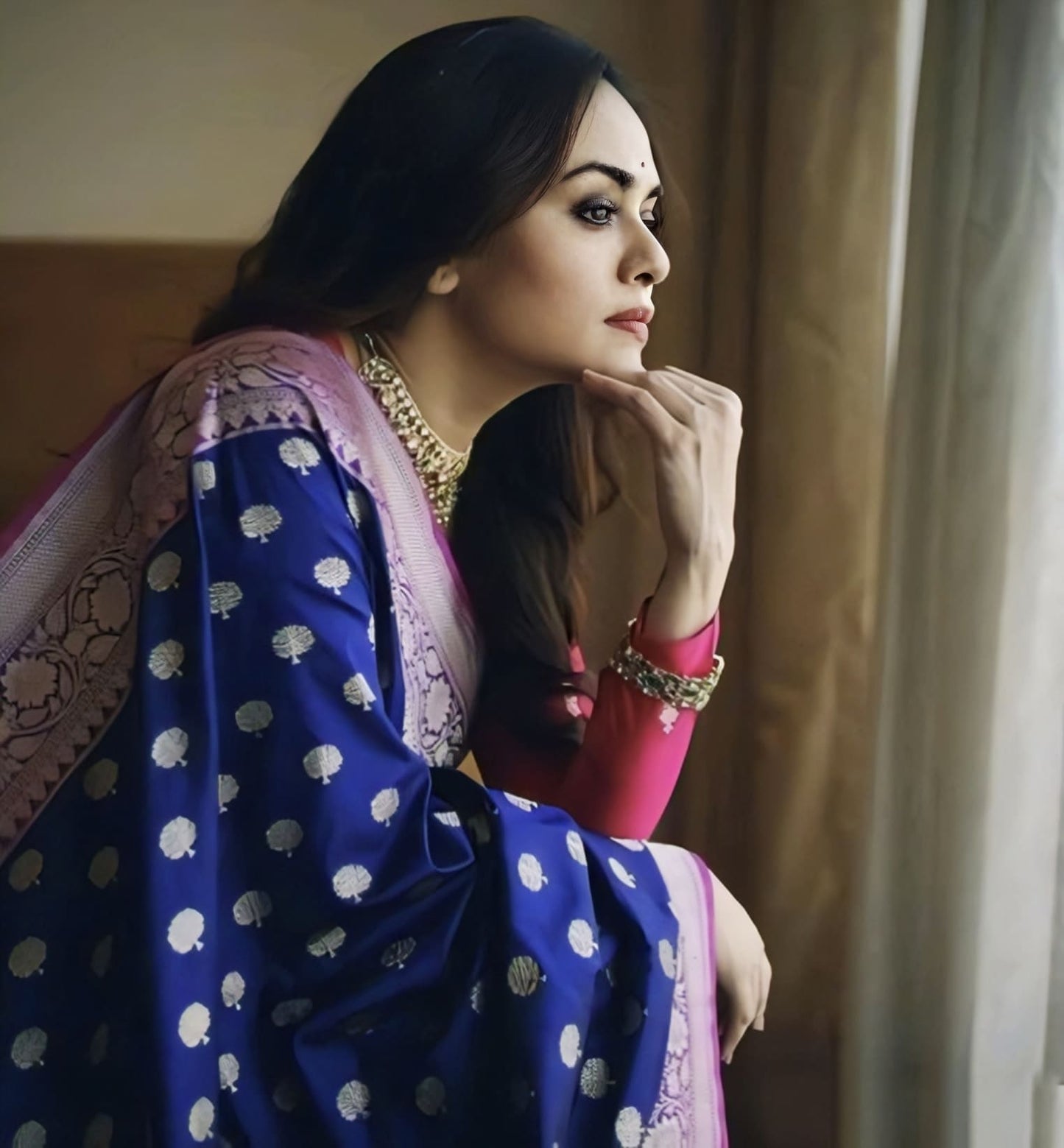 Blue Soft Banarasi Silk Saree with Jacquard Weave & Contrast Pink Blouse Piece