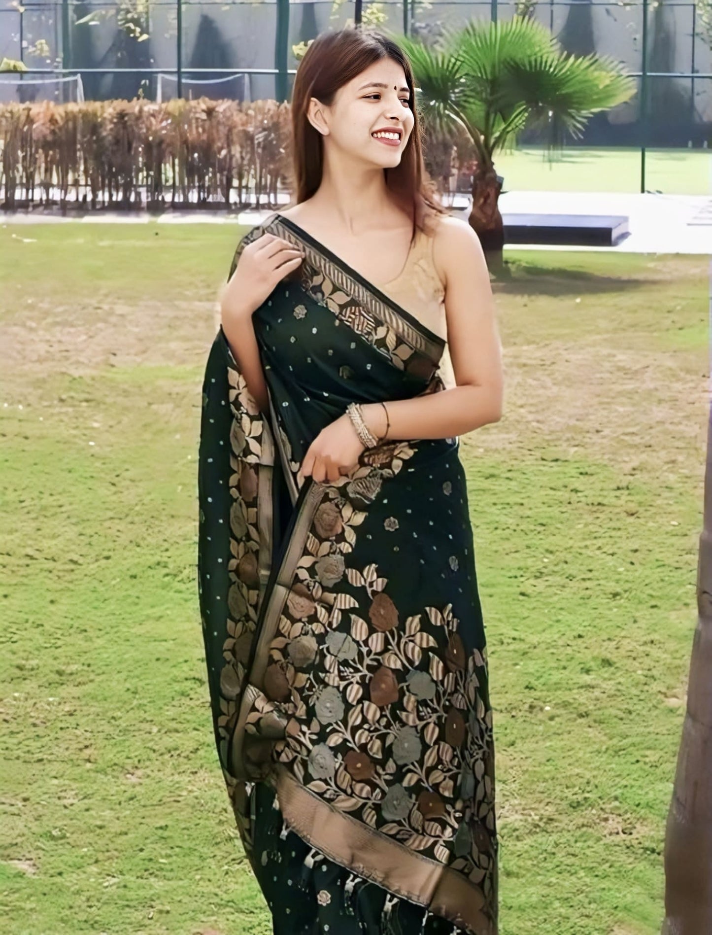 Dark Green Soft Banarasi Silk Saree with Jacquard Weave & Matching Blouse Piece