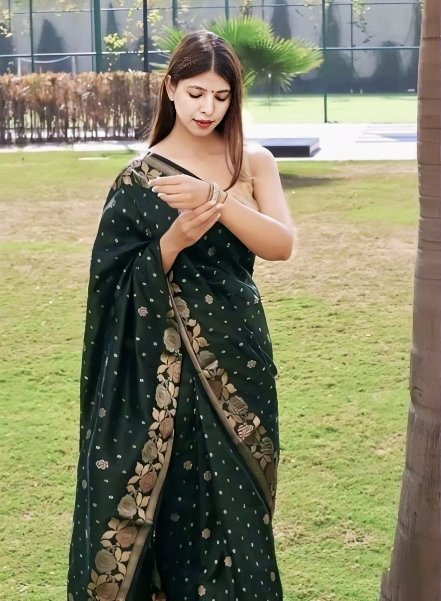 Dark Green Soft Banarasi Silk Saree with Jacquard Weave & Matching Blouse Piece