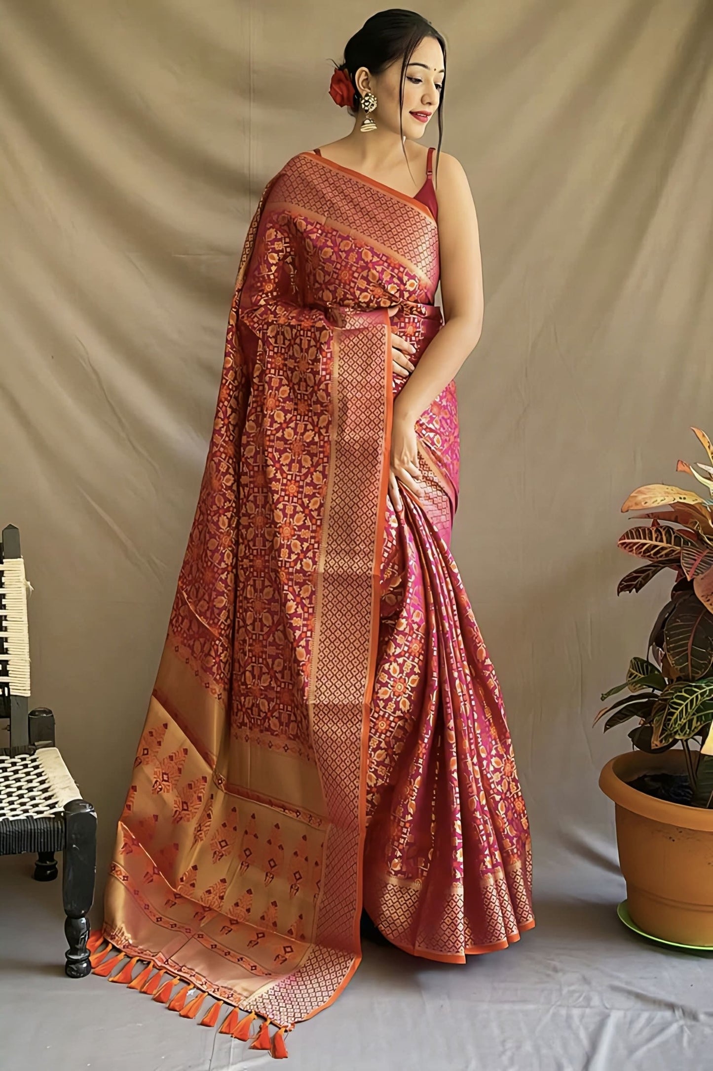 Dark Pink Patola Silk Saree with Thread Weaving & Matching Blouse Piece