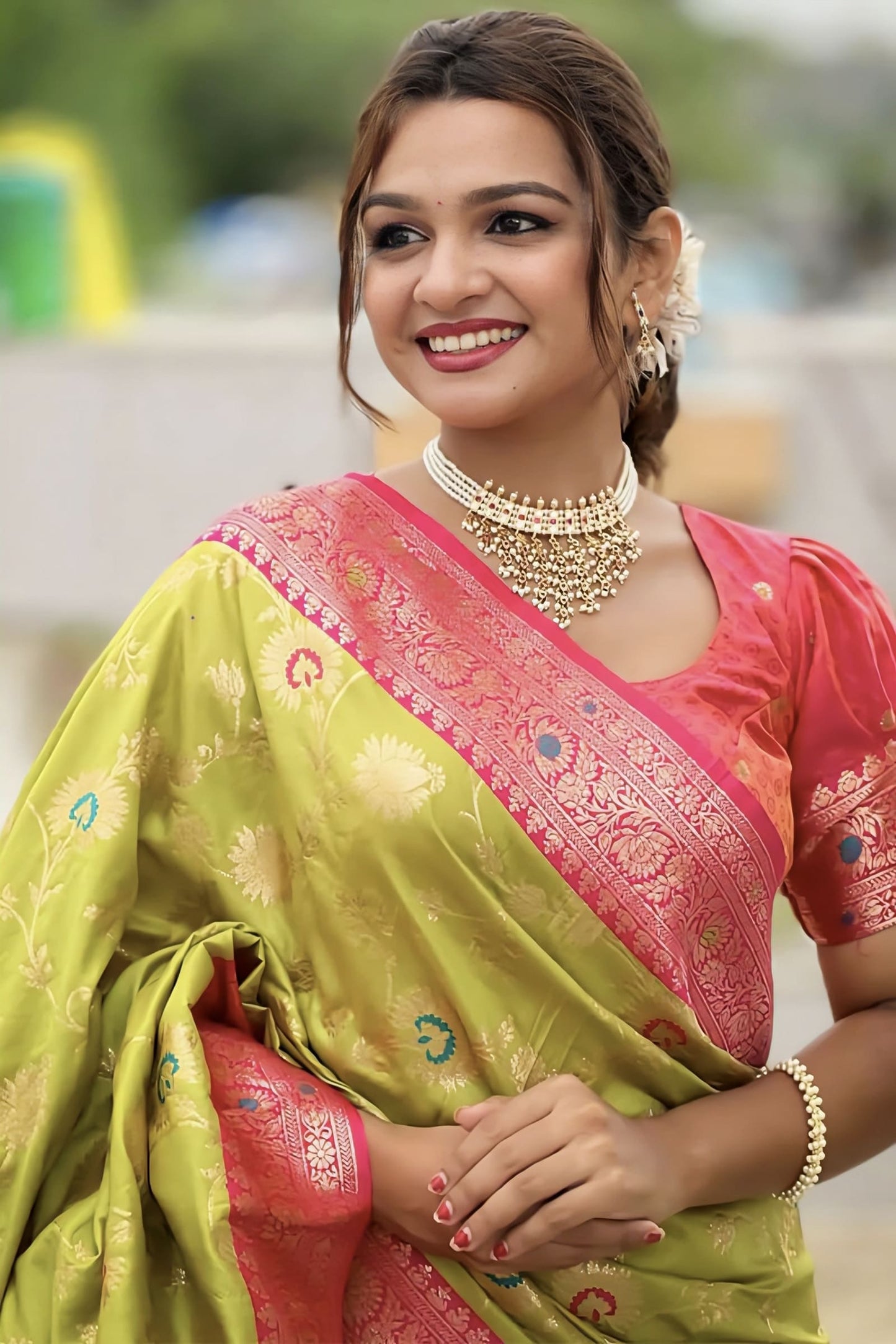 Mehendi Green Banarasi Silk Saree with Zari Weaving & Contrast Dark Pink Blouse Piece