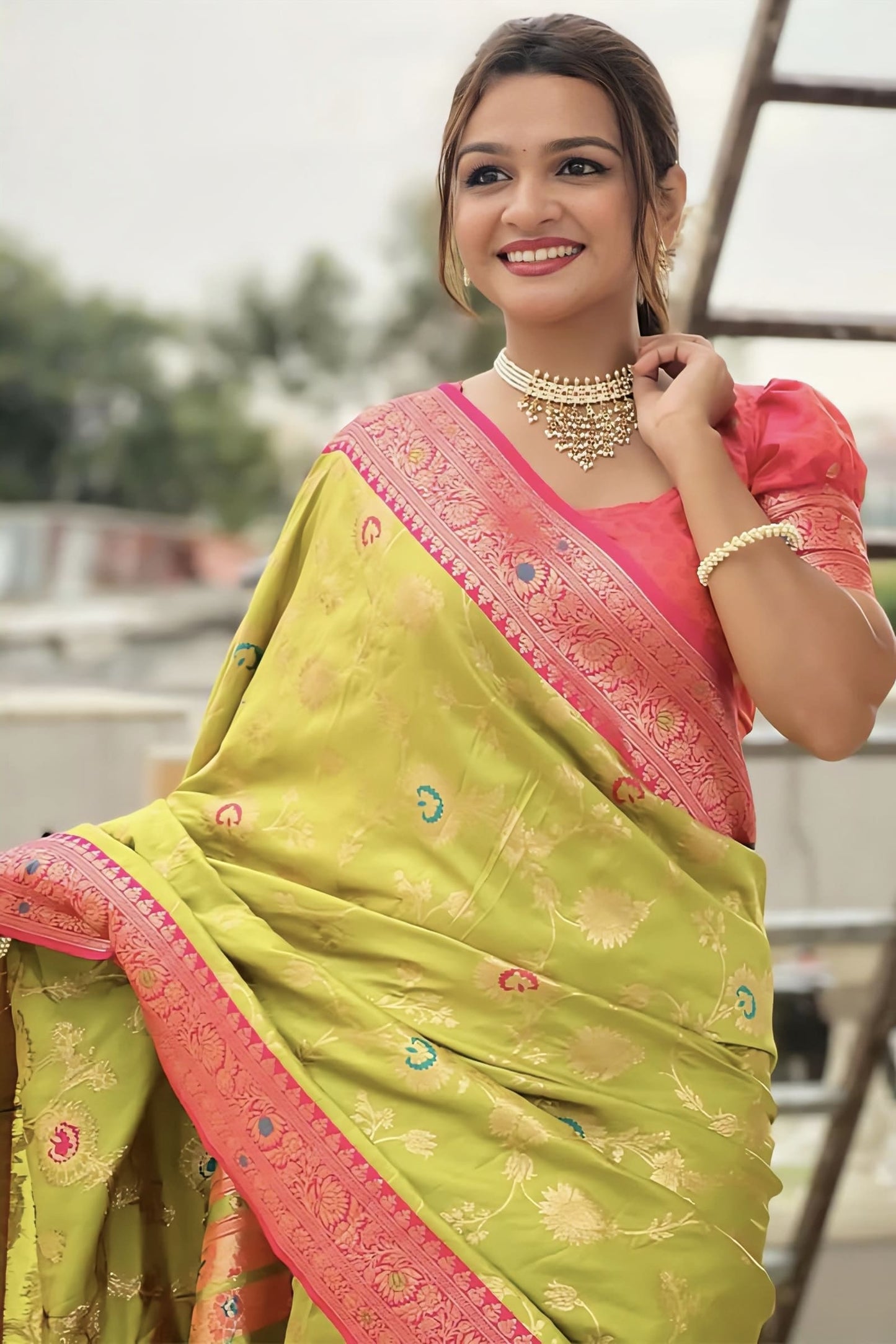 Mehendi Green Banarasi Silk Saree with Zari Weaving & Contrast Dark Pink Blouse Piece