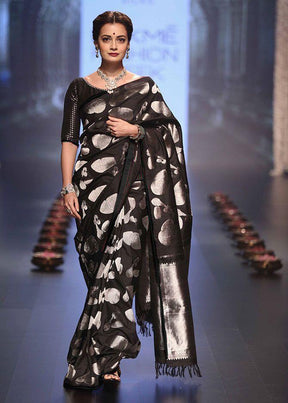 Dia Mirza in Black Traditional Soft Silk Banarasi Saree